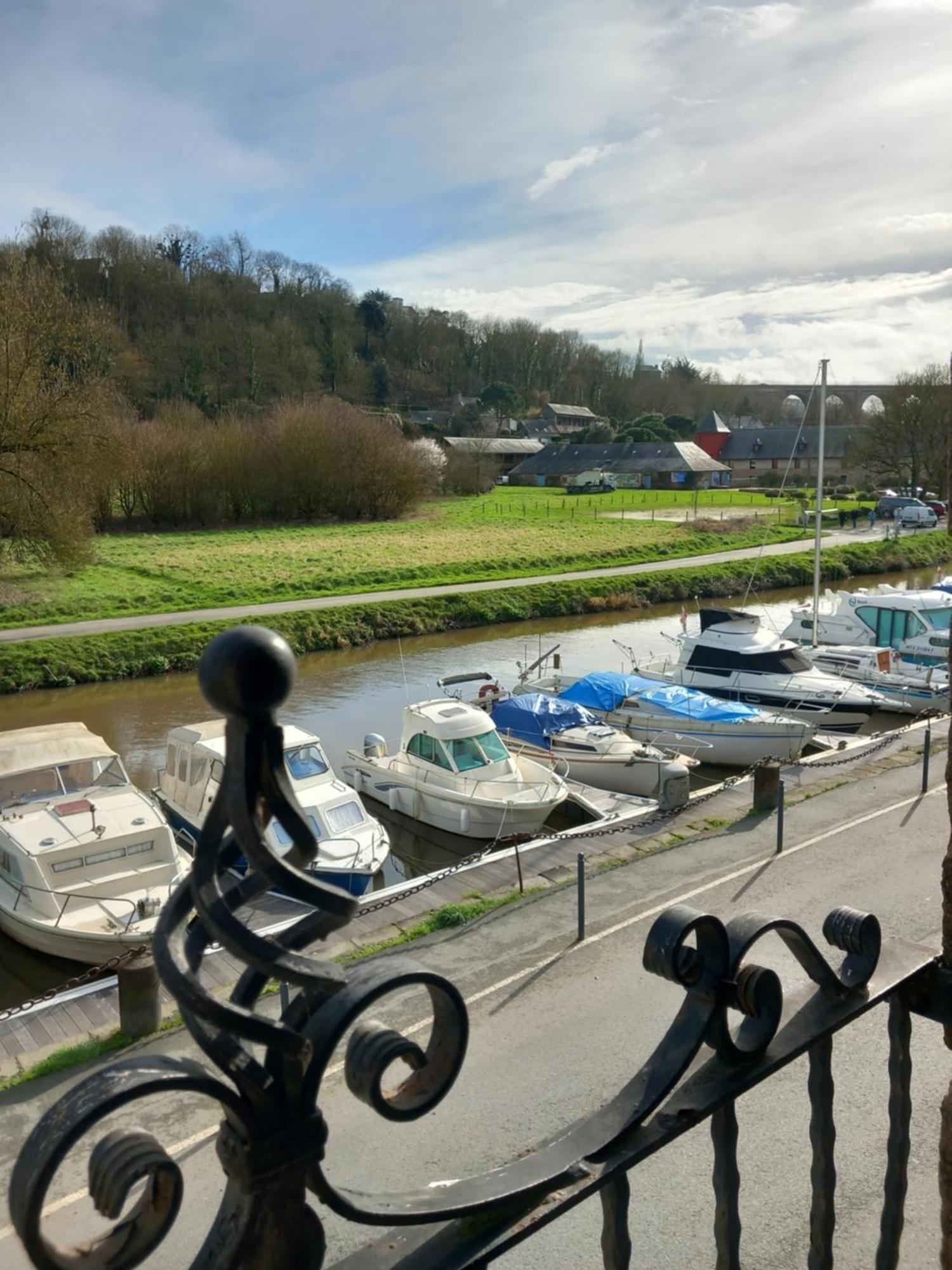 Balade Sur Le Port Lägenhet Dinan Exteriör bild